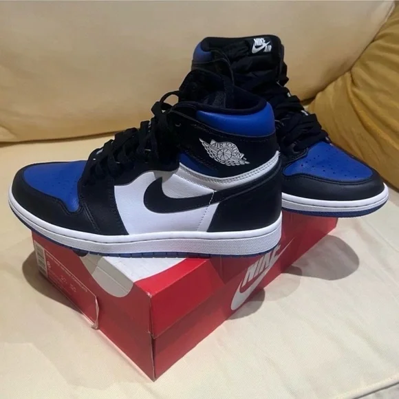 Jordan retro 1 royal toe